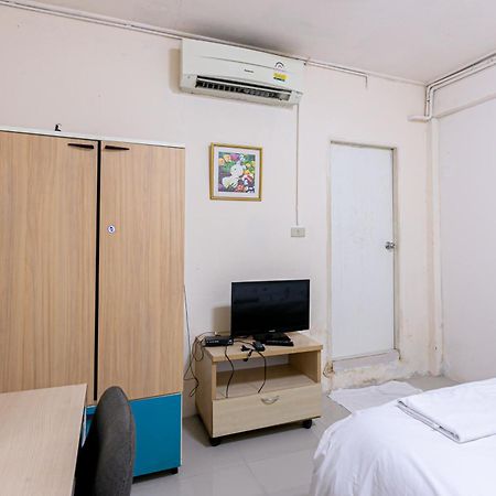 Freesia Saladaeng Silom Apartments Bangkok Esterno foto