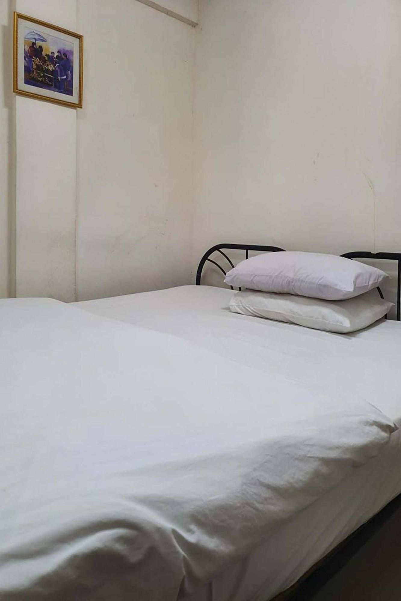 Freesia Saladaeng Silom Apartments Bangkok Esterno foto