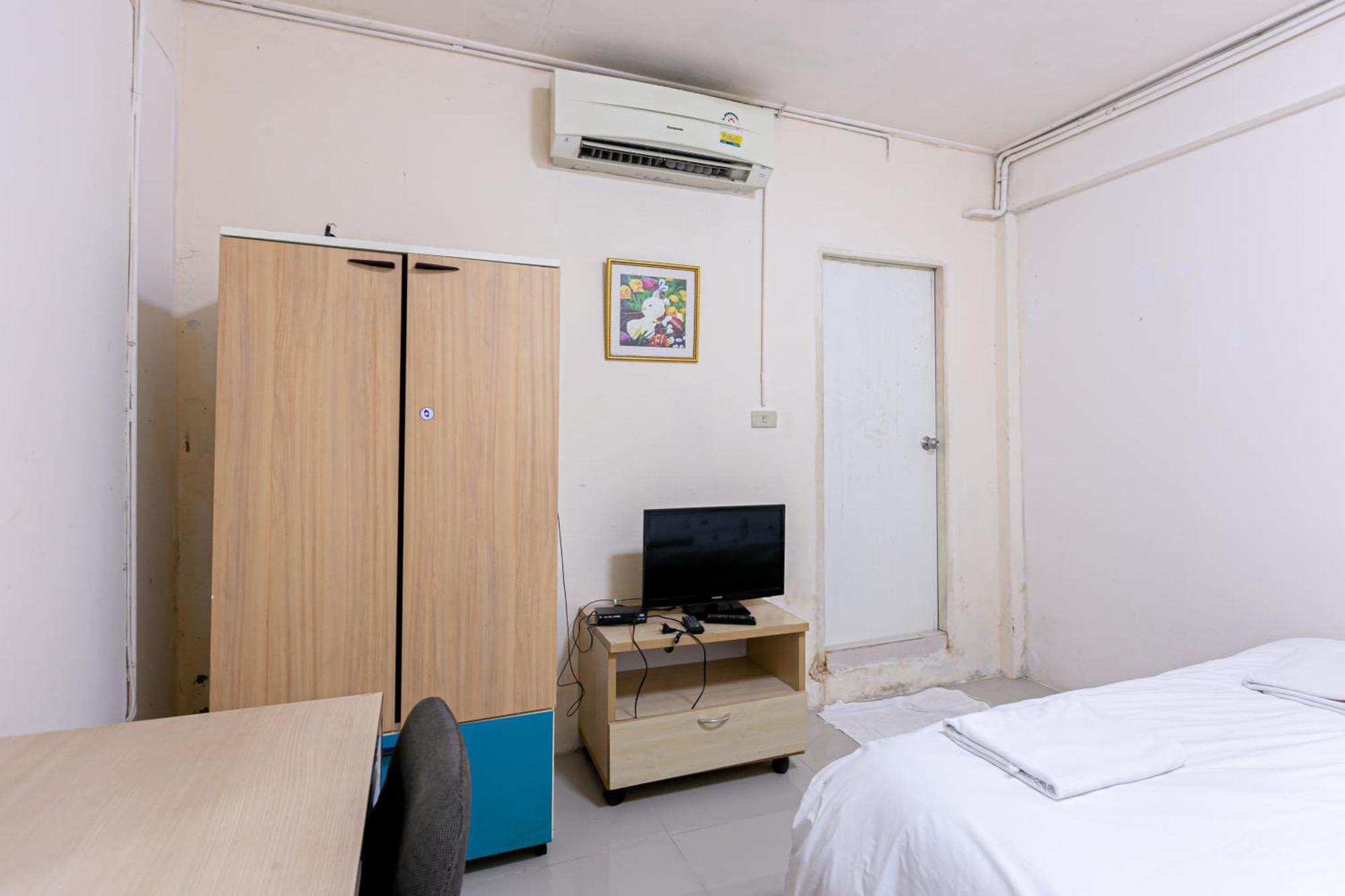 Freesia Saladaeng Silom Apartments Bangkok Esterno foto