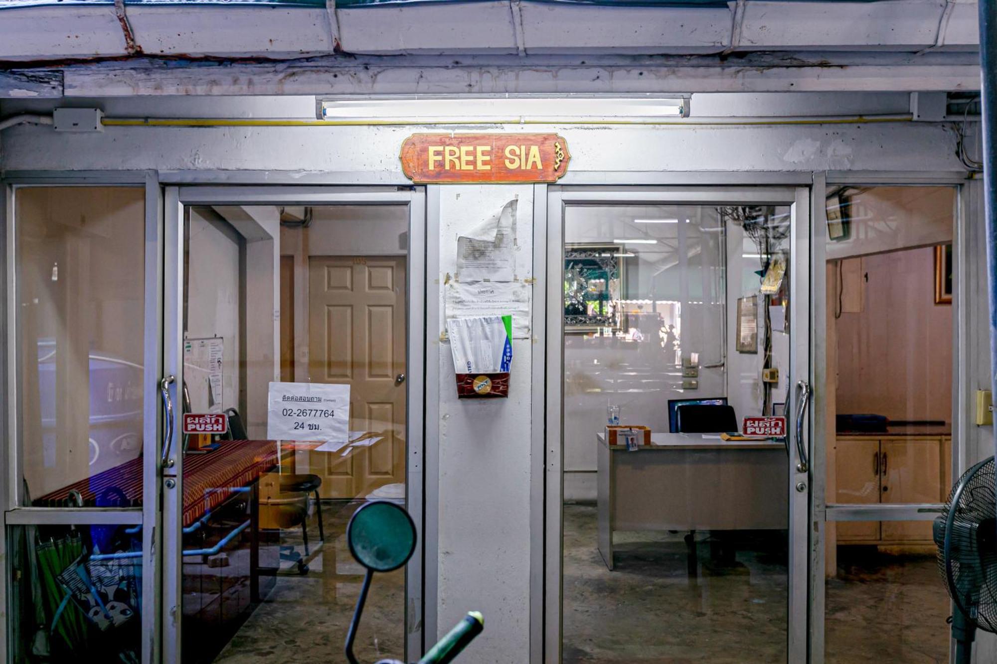 Freesia Saladaeng Silom Apartments Bangkok Esterno foto