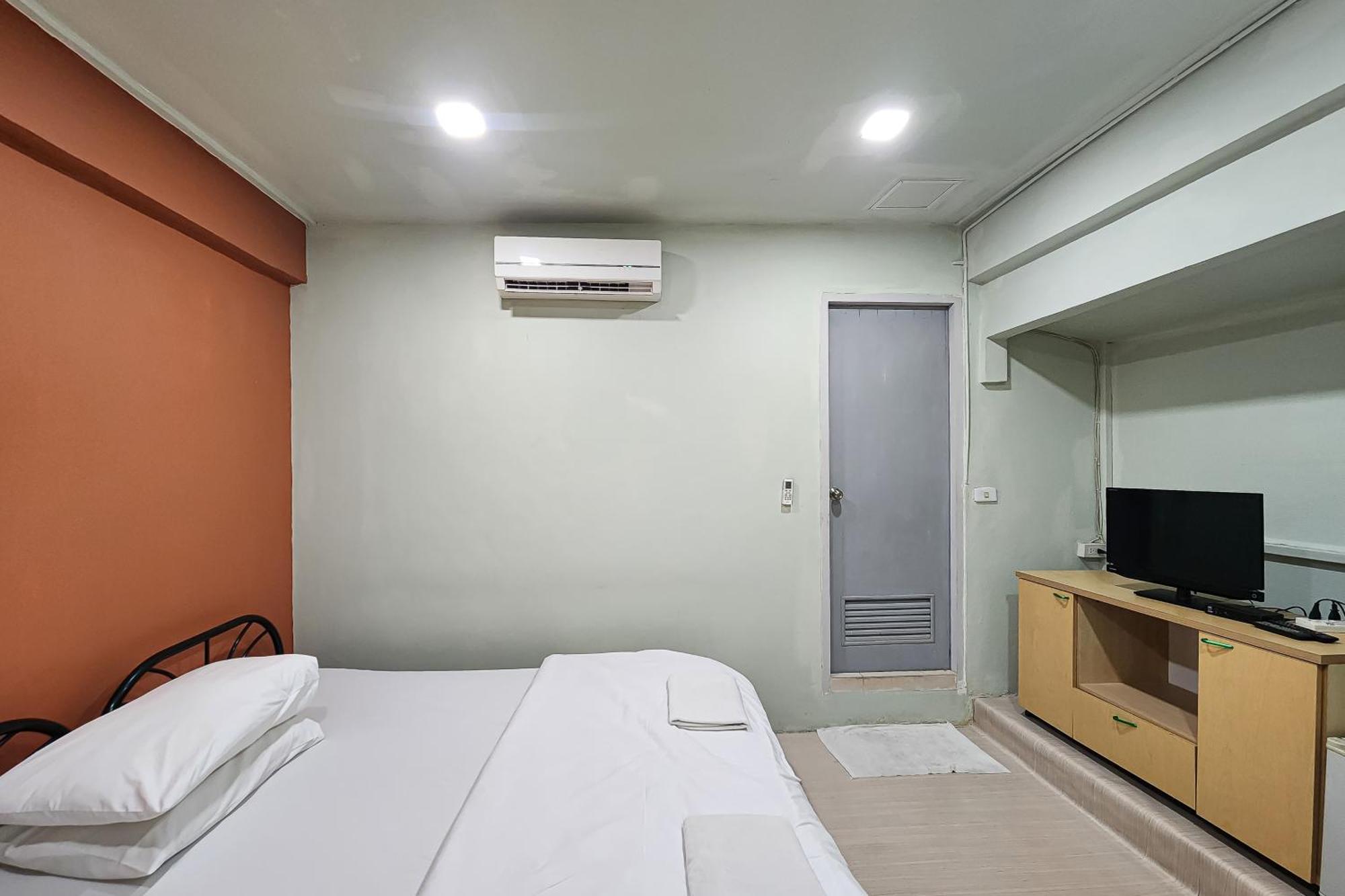 Freesia Saladaeng Silom Apartments Bangkok Esterno foto
