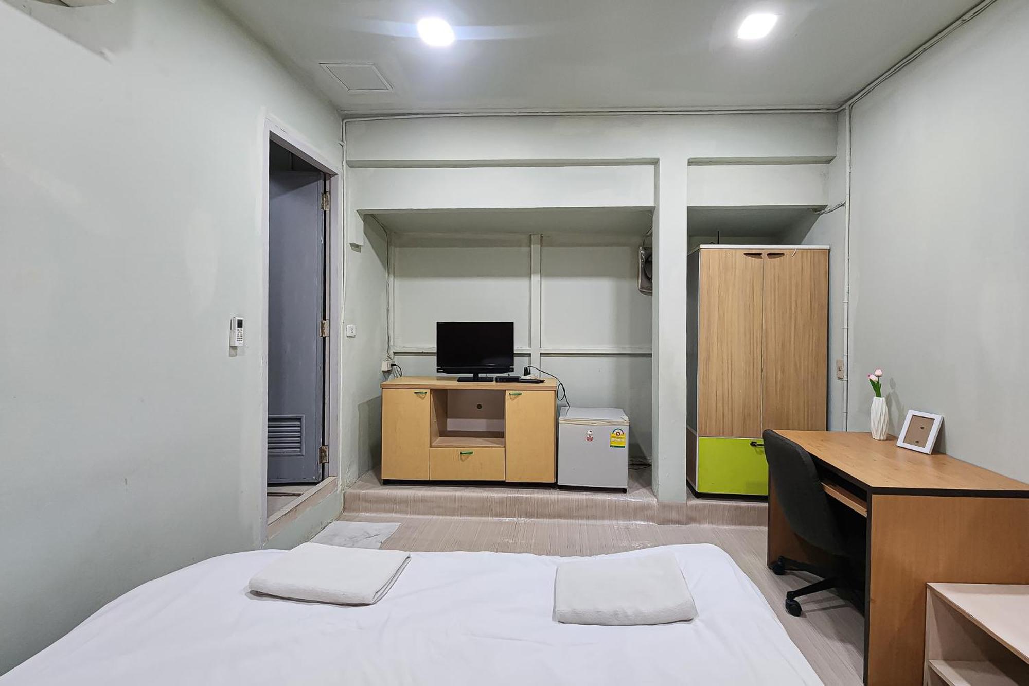 Freesia Saladaeng Silom Apartments Bangkok Esterno foto
