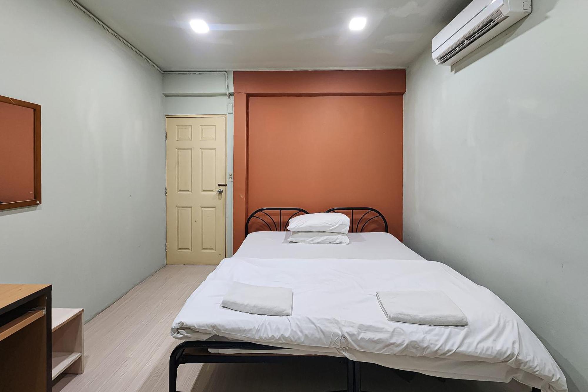 Freesia Saladaeng Silom Apartments Bangkok Esterno foto