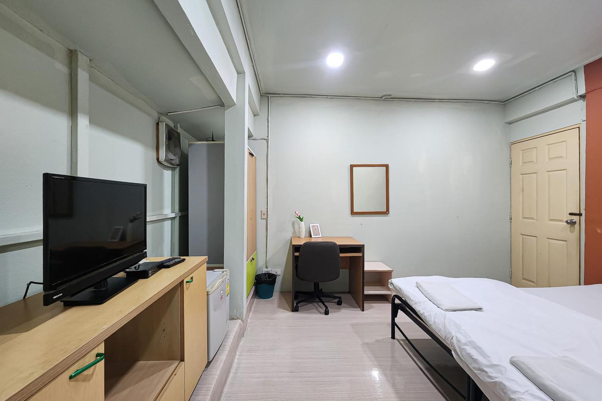 Freesia Saladaeng Silom Apartments Bangkok Esterno foto
