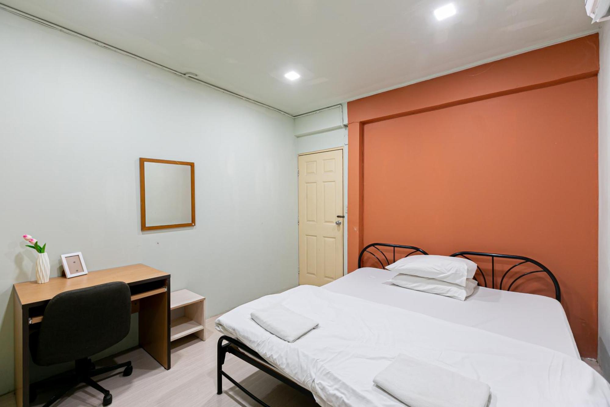 Freesia Saladaeng Silom Apartments Bangkok Esterno foto